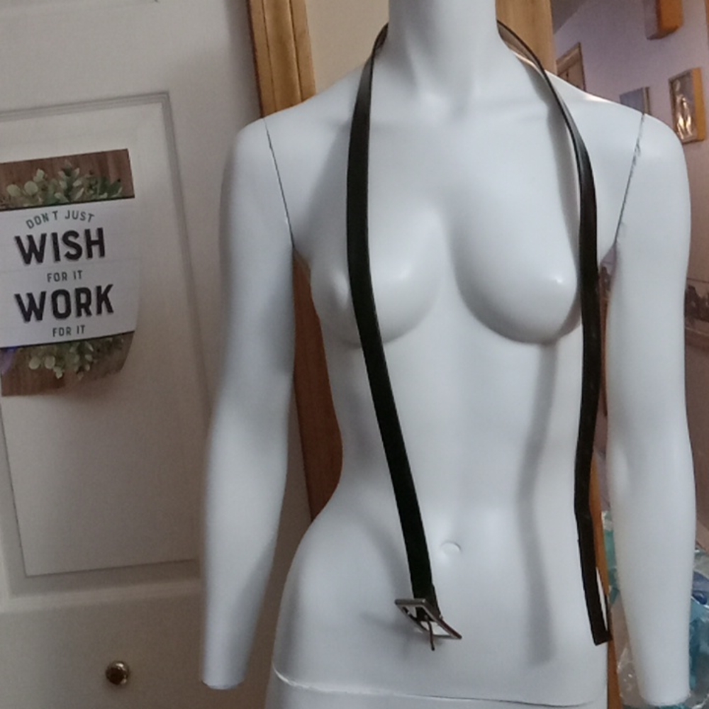 Black skinny belt
